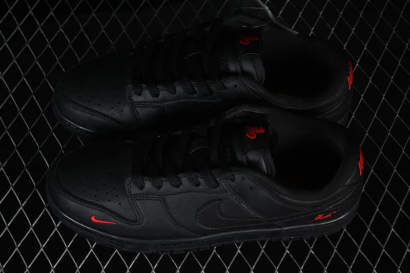 All categories Nk SB Dunk Series Nk SB Dunk Low High-end customized low-top sneakers Nike SB Dunk Low Year of the Horse limited edition black and red High-end customized low-top casual sneakers YF9511-925